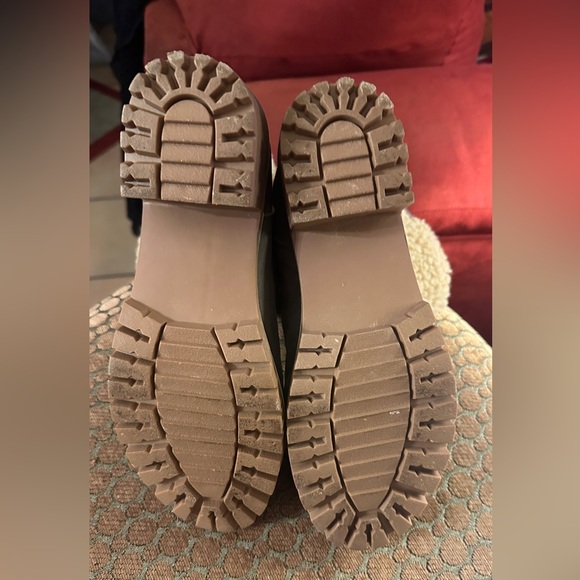 Grey Boots with Sherpa lining size 7 - Picture 3 of 5